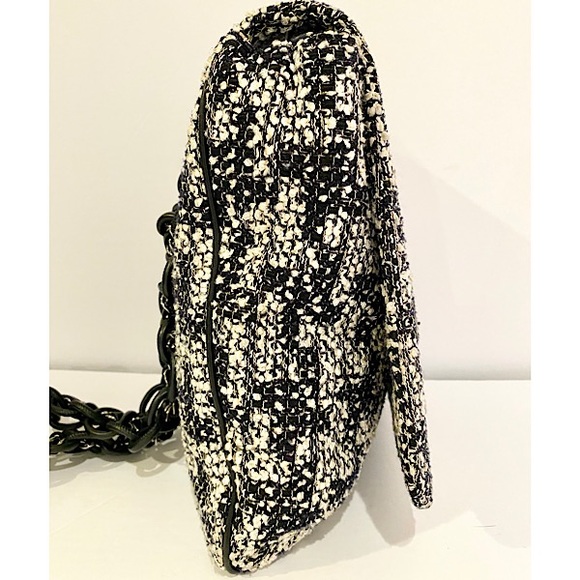 Chanel Tweed Camellia Messenger Flap Bag - Picture 4 of 16